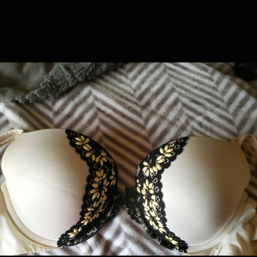 Victoria's Secret Very Sexy Beaded rhinestone push up bra